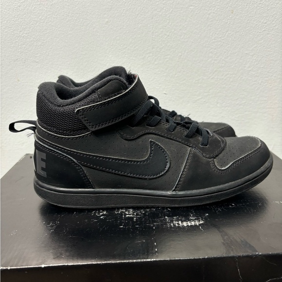 Nike Court Borough Mid Triple Black Sneaker Size 3Y All Black Amazing Shoes - Picture 3 of 12